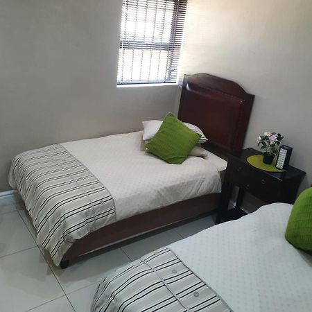 Mi Casa Guest House Uitenhage Exterior foto